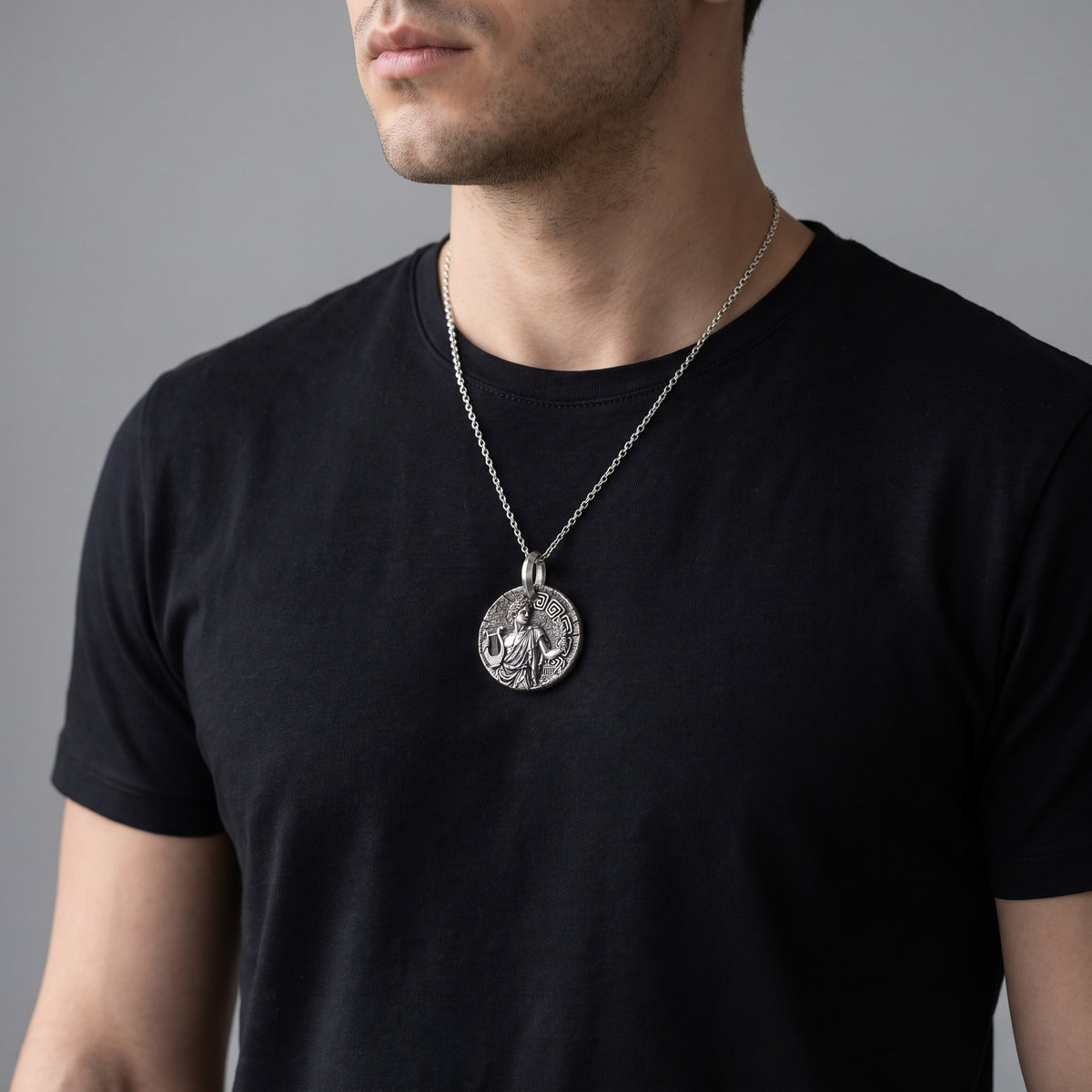 Apollon Madalyon Kolye – üzerinde