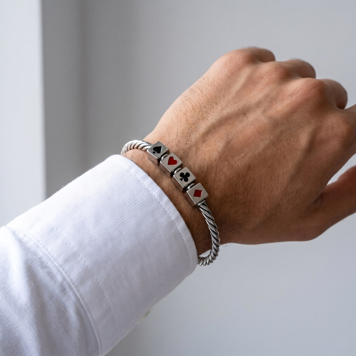 İskambil Bileklik – üzerinde