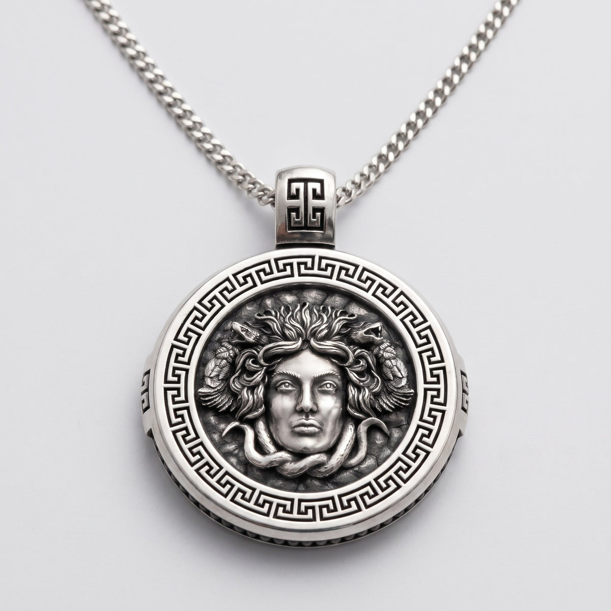 Medusa Madalyon Kolye – ürün fotoğrafı