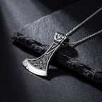 Viking Baltası Kolye – yakın çekim
